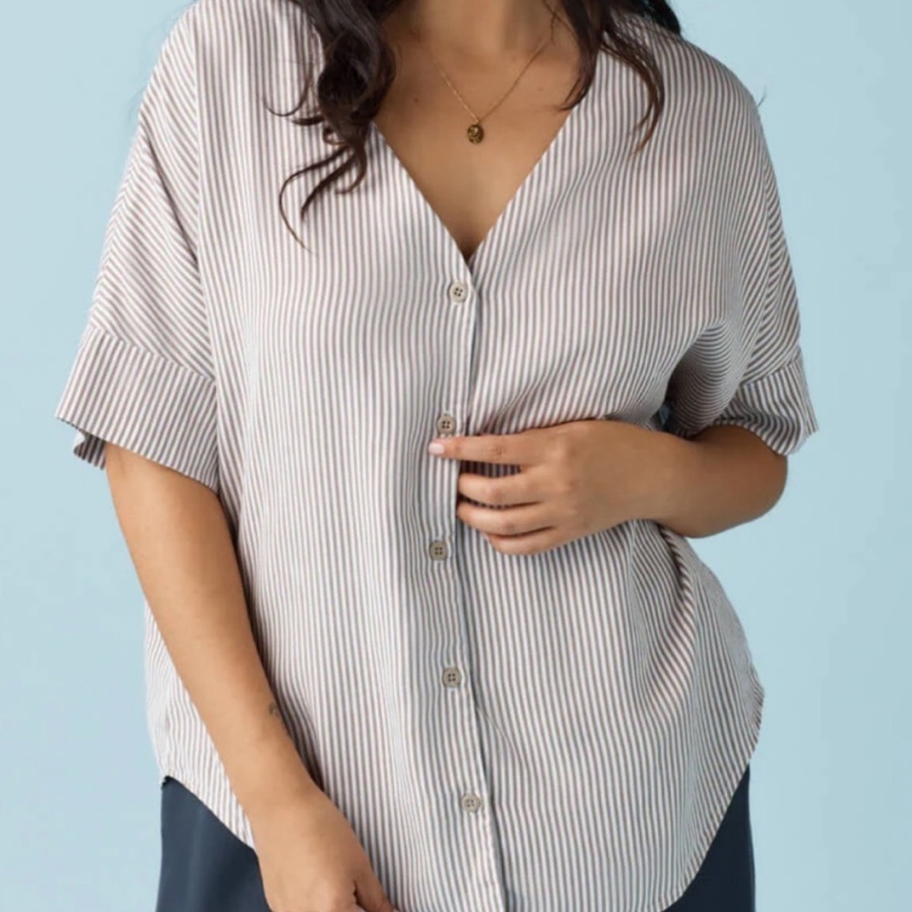 Vetta Striped Button-Up Women's Top - Picture 2 of 5